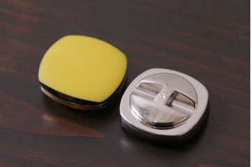 アンティーク雑貨　ビンテージ　マットな質感が魅力のスクエアのボタンセット
