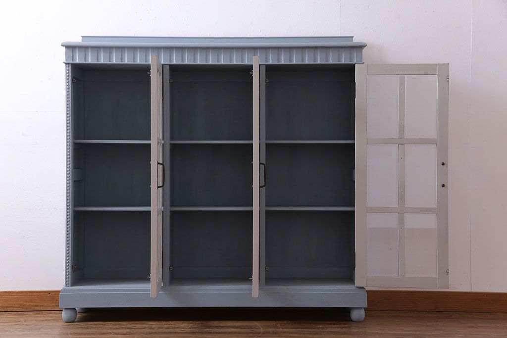 ヴィンテージ家具　ビンテージ　丸脚が愛らしいペイント収納棚(ガラスケース、ショーケース、飾り棚、キャビネット)