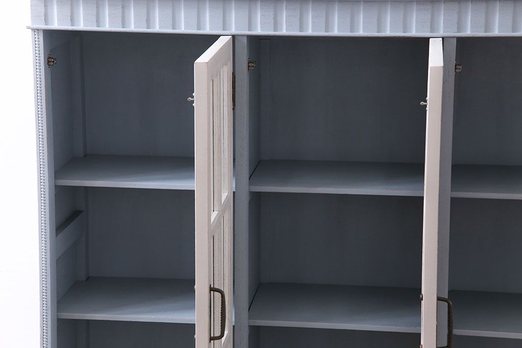 ヴィンテージ家具　ビンテージ　丸脚が愛らしいペイント収納棚(ガラスケース、ショーケース、飾り棚、キャビネット)