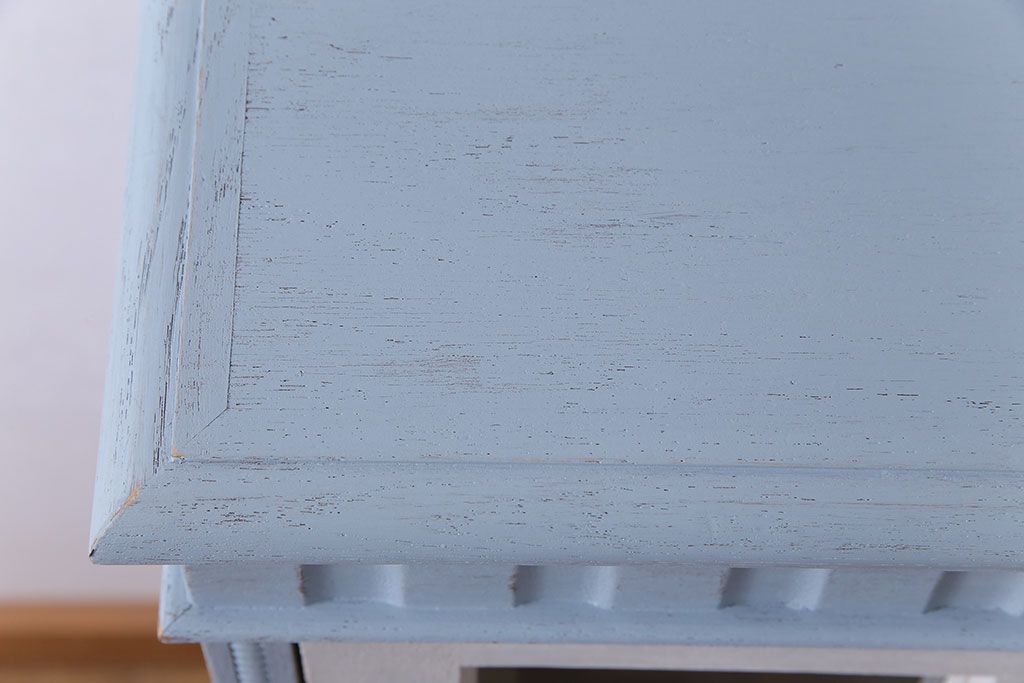 ヴィンテージ家具　ビンテージ　丸脚が愛らしいペイント収納棚(ガラスケース、ショーケース、飾り棚、キャビネット)