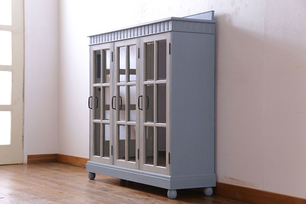 ヴィンテージ家具　ビンテージ　丸脚が愛らしいペイント収納棚(ガラスケース、ショーケース、飾り棚、キャビネット)