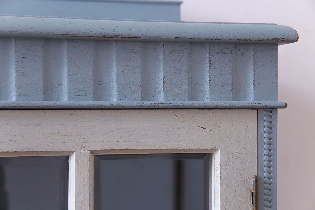 ヴィンテージ家具　ビンテージ　丸脚が愛らしいペイント収納棚(ガラスケース、ショーケース、飾り棚、キャビネット)