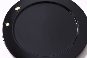 輪島塗　箱付　松ぼっくり　沈金蒔絵　上品な干菓子器(漆器、和食器)2枚セット