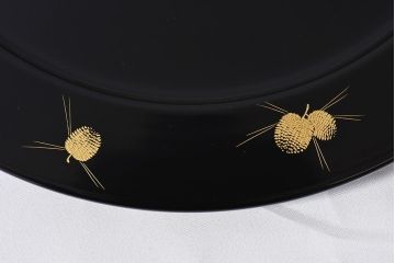 輪島塗　箱付　松ぼっくり　沈金蒔絵　上品な干菓子器(漆器、和食器)2枚セット