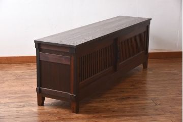 アンティーク家具　和製アンティーク　前面欅材　格子が美しい水屋箪笥ローボード(リビングボード、テレビ台、キャビネット、収納棚)