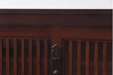 アンティーク家具　和製アンティーク　前面欅材　格子が美しい水屋箪笥ローボード(リビングボード、テレビ台、キャビネット、収納棚)