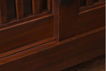 アンティーク家具　和製アンティーク　前面欅材　格子が美しい水屋箪笥ローボード(リビングボード、テレビ台、キャビネット、収納棚)