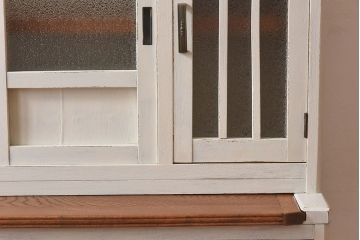 レトロ家具　昭和レトロ　引き出せる作業台付き!アンティークペイントの食器棚(カップボード、収納棚)