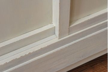 レトロ家具　昭和レトロ　引き出せる作業台付き!アンティークペイントの食器棚(カップボード、収納棚)