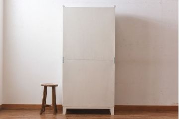 レトロ家具　昭和レトロ　引き出せる作業台付き!アンティークペイントの食器棚(カップボード、収納棚)