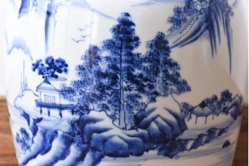 アンティーク雑貨　昭和期　山水図　藍色の濃淡が美しい瀬戸火鉢(鉢カバー)(1)