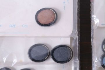 アンティーク雑貨　ビンテージ　楕円の黒枠が個性的なボタンセット