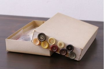 アンティーク雑貨　ビンテージ　シンプルな形のボタンセット