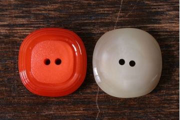 アンティーク雑貨　ビンテージ　素朴な色味のスクエアボタンセット