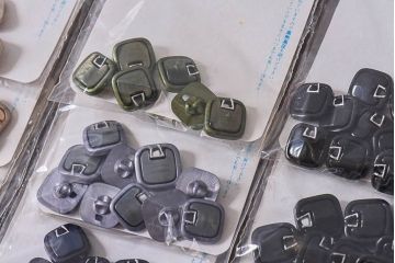 アンティーク雑貨　ビンテージ　スクエア型の上品なボタンセット