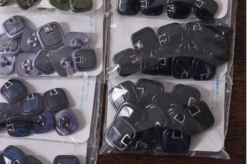 アンティーク雑貨　ビンテージ　スクエア型の上品なボタンセット