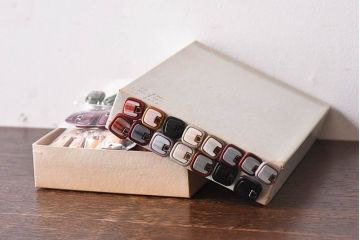 アンティーク雑貨　ビンテージ　スクエア型の上品なボタンセット