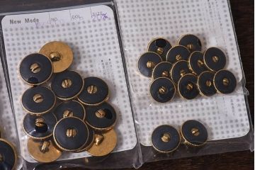 アンティーク雑貨　ビンテージ　エレガントなデザインのボタンセット