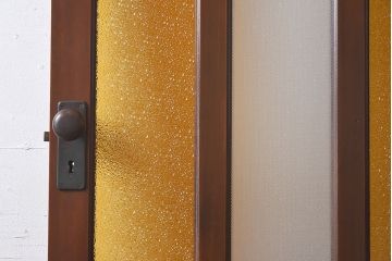 【U様ご成約分】和製アンティーク　色ガラスと木の質感が魅力　レトロなドア(ガラス扉、木製扉)