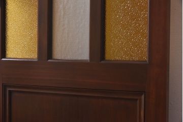 【U様ご成約分】和製アンティーク　色ガラスと木の質感が魅力　レトロなドア(ガラス扉、木製扉)