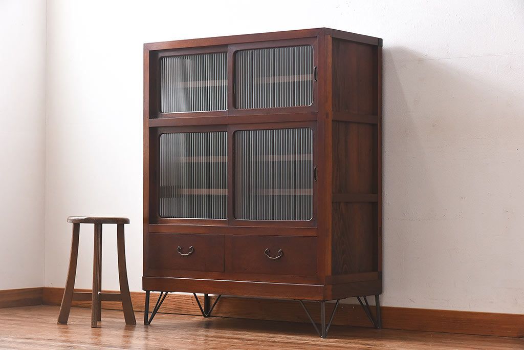 レトロ家具　和製アンティーク　前面ケヤキ材　人気のモールガラスが入ったレトロな収納棚(戸棚、本箱、ブックケース)