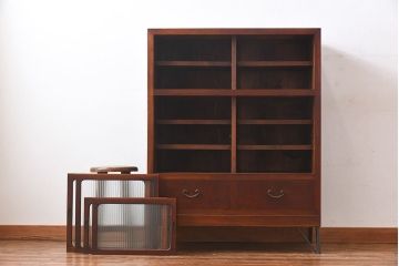 レトロ家具　和製アンティーク　前面ケヤキ材　人気のモールガラスが入ったレトロな収納棚(戸棚、本箱、ブックケース)