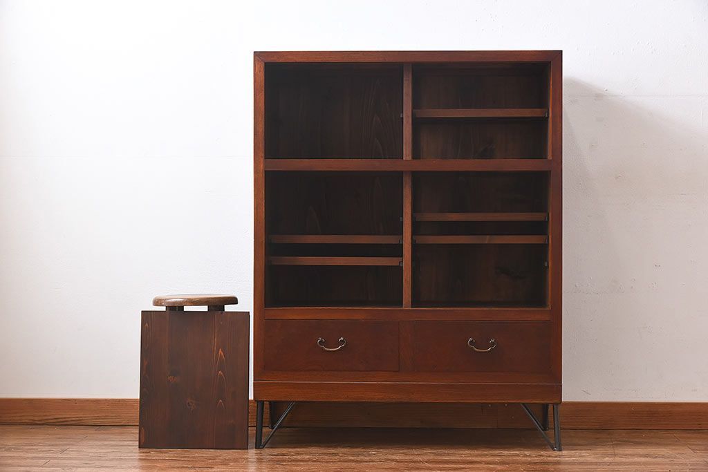 レトロ家具　和製アンティーク　前面ケヤキ材　人気のモールガラスが入ったレトロな収納棚(戸棚、本箱、ブックケース)