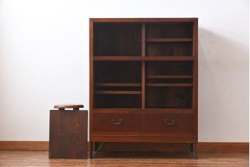 レトロ家具　和製アンティーク　前面ケヤキ材　人気のモールガラスが入ったレトロな収納棚(戸棚、本箱、ブックケース)