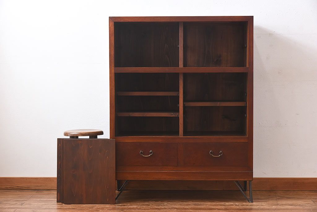 レトロ家具　和製アンティーク　前面ケヤキ材　人気のモールガラスが入ったレトロな収納棚(戸棚、本箱、ブックケース)