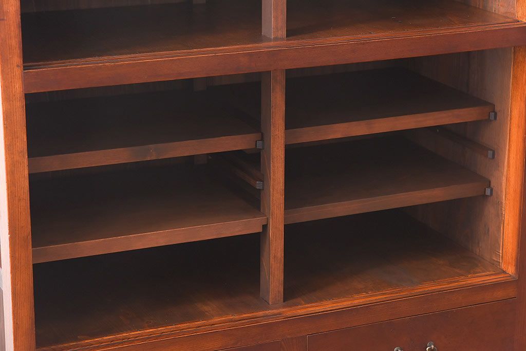 レトロ家具　和製アンティーク　前面ケヤキ材　人気のモールガラスが入ったレトロな収納棚(戸棚、本箱、ブックケース)