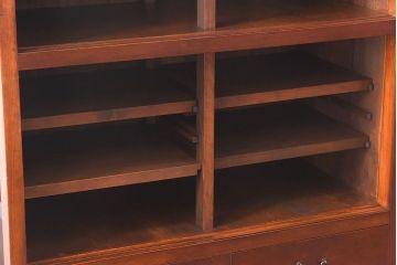 レトロ家具　和製アンティーク　前面ケヤキ材　人気のモールガラスが入ったレトロな収納棚(戸棚、本箱、ブックケース)