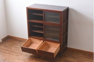 レトロ家具　和製アンティーク　前面ケヤキ材　人気のモールガラスが入ったレトロな収納棚(戸棚、本箱、ブックケース)