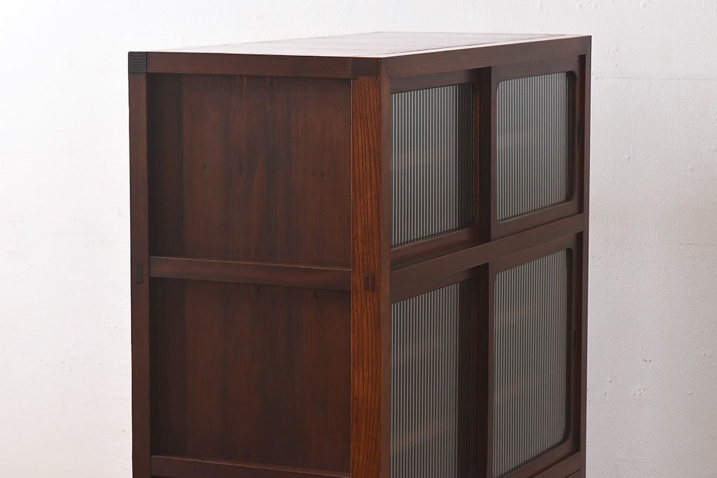 レトロ家具　和製アンティーク　前面ケヤキ材　人気のモールガラスが入ったレトロな収納棚(戸棚、本箱、ブックケース)