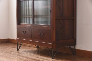 レトロ家具　和製アンティーク　前面ケヤキ材　人気のモールガラスが入ったレトロな収納棚(戸棚、本箱、ブックケース)