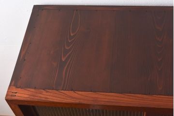 レトロ家具　和製アンティーク　前面ケヤキ材　人気のモールガラスが入ったレトロな収納棚(戸棚、本箱、ブックケース)