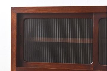 レトロ家具　和製アンティーク　前面ケヤキ材　人気のモールガラスが入ったレトロな収納棚(戸棚、本箱、ブックケース)