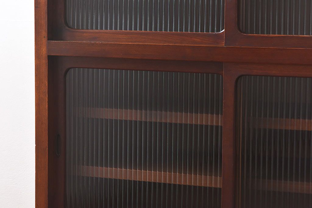 レトロ家具　和製アンティーク　前面ケヤキ材　人気のモールガラスが入ったレトロな収納棚(戸棚、本箱、ブックケース)