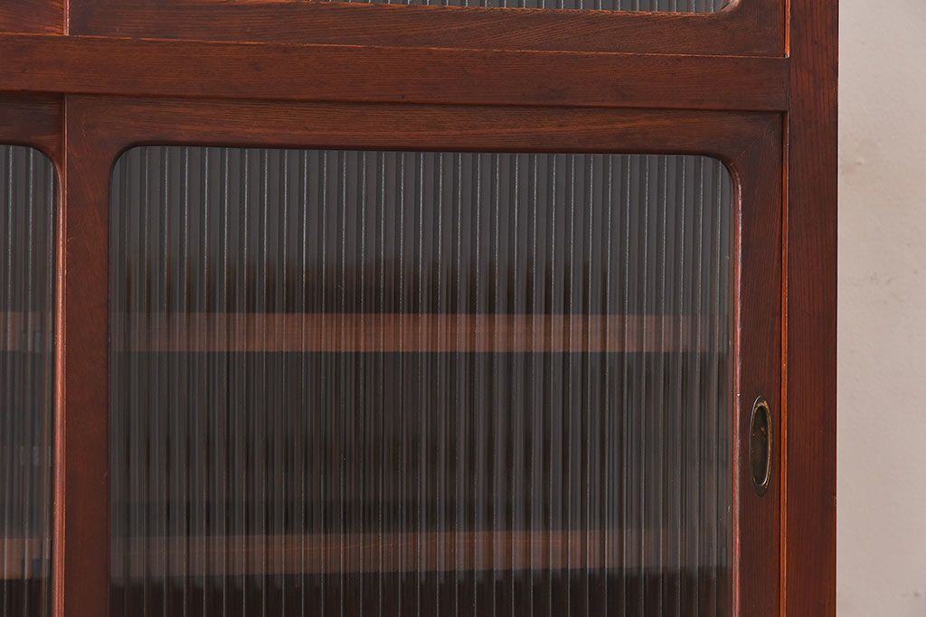 レトロ家具　和製アンティーク　前面ケヤキ材　人気のモールガラスが入ったレトロな収納棚(戸棚、本箱、ブックケース)