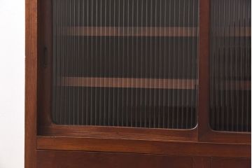 レトロ家具　和製アンティーク　前面ケヤキ材　人気のモールガラスが入ったレトロな収納棚(戸棚、本箱、ブックケース)