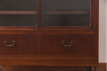 レトロ家具　和製アンティーク　前面ケヤキ材　人気のモールガラスが入ったレトロな収納棚(戸棚、本箱、ブックケース)