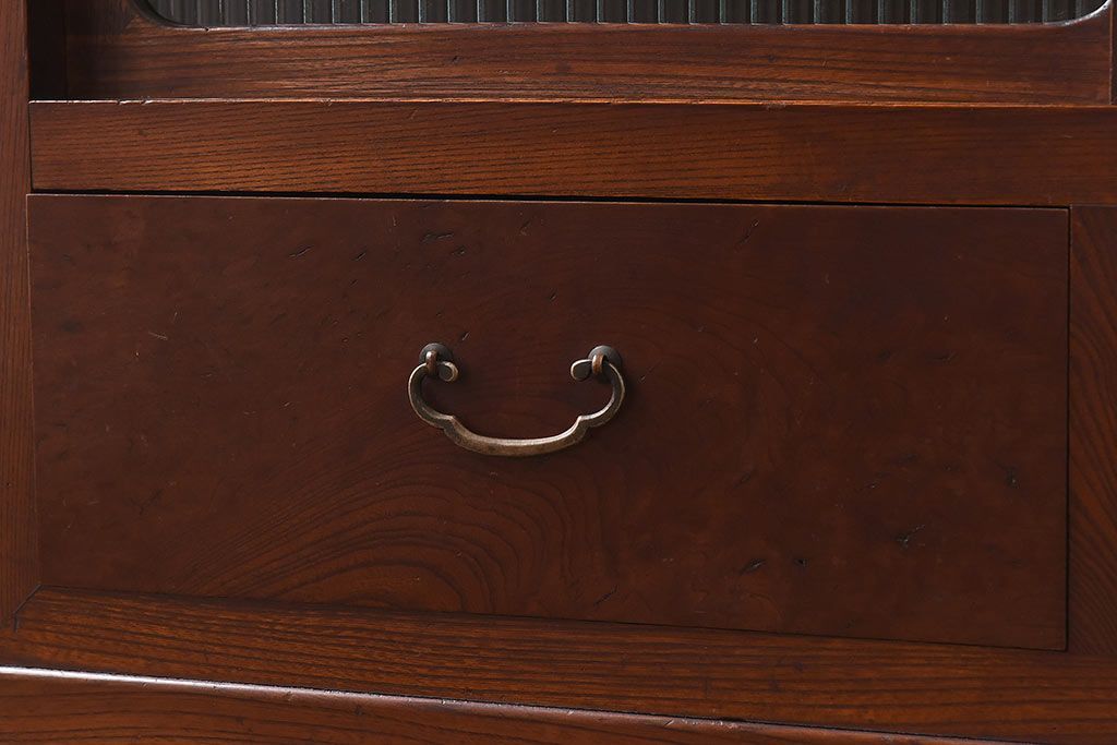 レトロ家具　和製アンティーク　前面ケヤキ材　人気のモールガラスが入ったレトロな収納棚(戸棚、本箱、ブックケース)