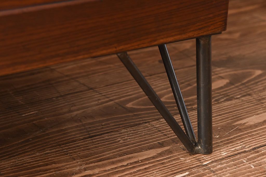 レトロ家具　和製アンティーク　前面ケヤキ材　人気のモールガラスが入ったレトロな収納棚(戸棚、本箱、ブックケース)