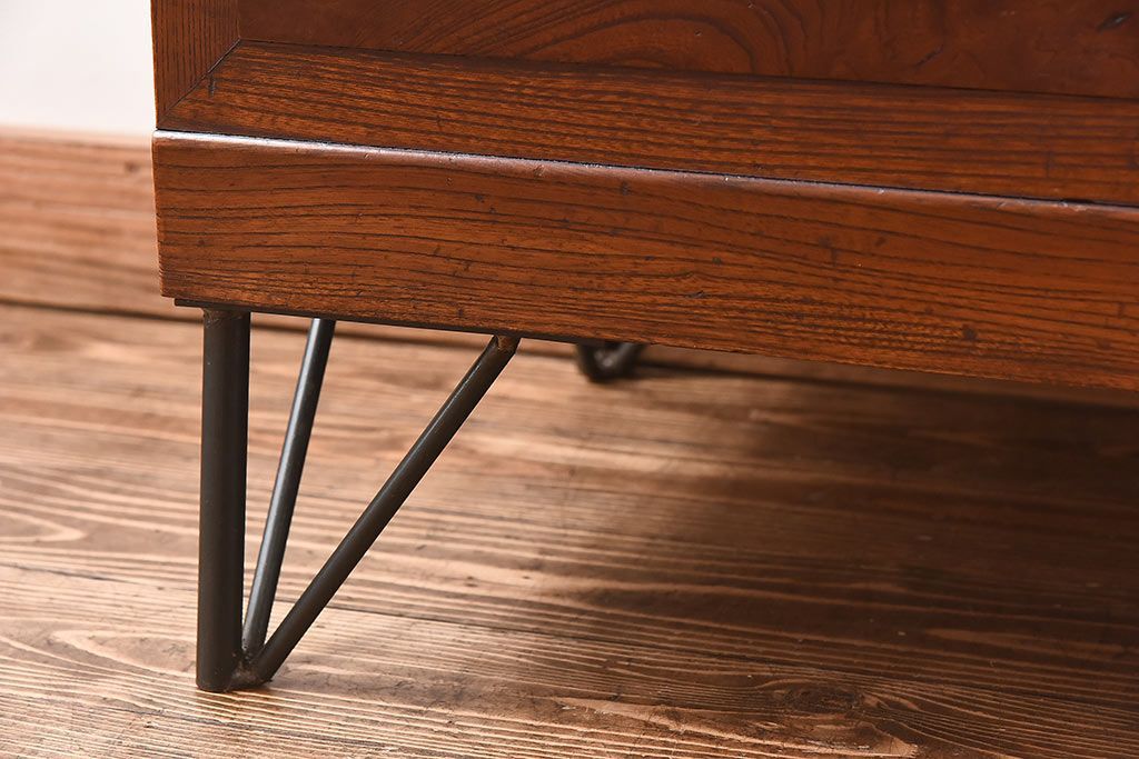 レトロ家具　和製アンティーク　前面ケヤキ材　人気のモールガラスが入ったレトロな収納棚(戸棚、本箱、ブックケース)