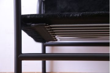 中古　Cassina(カッシーナ)　ル・コルビュジエ　黒・仔牛毛皮　LC1スリングチェア(アームチェア、椅子)(定価約42万円)