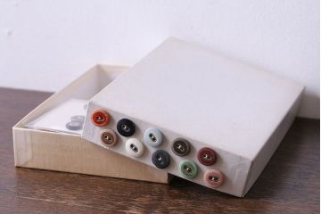 アンティーク雑貨　レトロなカラーが集まったビンテージボタンセット(1)