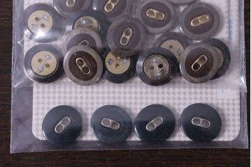 アンティーク雑貨　レトロなカラーが集まったビンテージボタンセット(1)