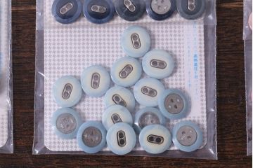 アンティーク雑貨　レトロなカラーが集まったビンテージボタンセット(1)