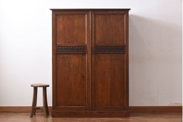 アンティーク家具　イギリスアンティーク　落ち着いた色味のオーク材が魅力のワードローブ(キャビネット、収納棚、戸棚)