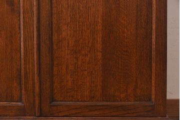 アンティーク家具　イギリスアンティーク　落ち着いた色味のオーク材が魅力のワードローブ(キャビネット、収納棚、戸棚)
