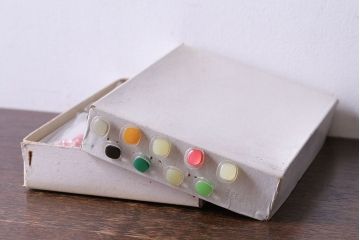 アンティーク雑貨　透明感のあるカラーが魅力のビンテージボタンセット(1)